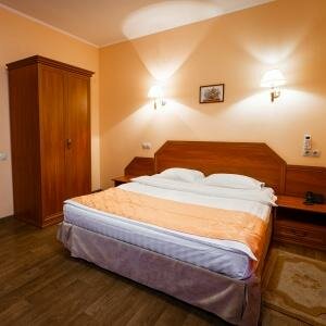 Одноместный стандарт (одна двуспальная кровать)