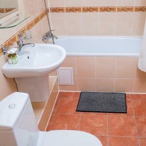 ЛЮКС С ОДНОЙ ДВУСПАЛЬНОЙ КРОВАТЬЮ