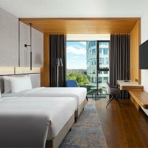 Улучшенный номер с видом на парк с двумя раздельными кроватями