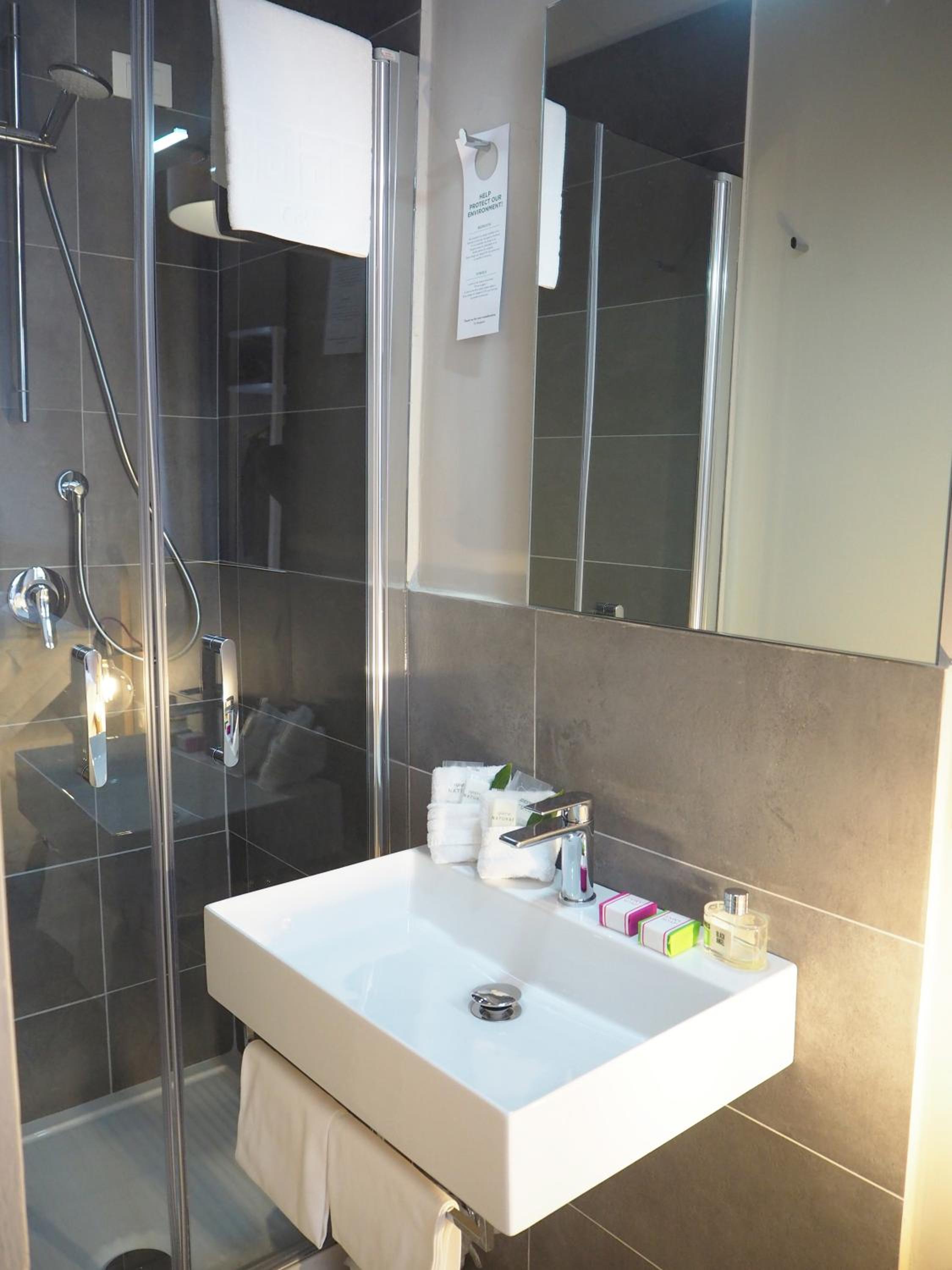 Single Room with Shared Bathroom