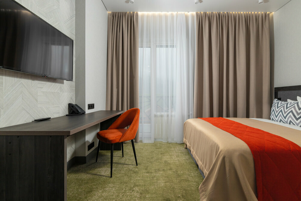 Улучшенный  двухместный номер с 1 кроватью или 2 отдельными кроватями и балконом с видом на горы