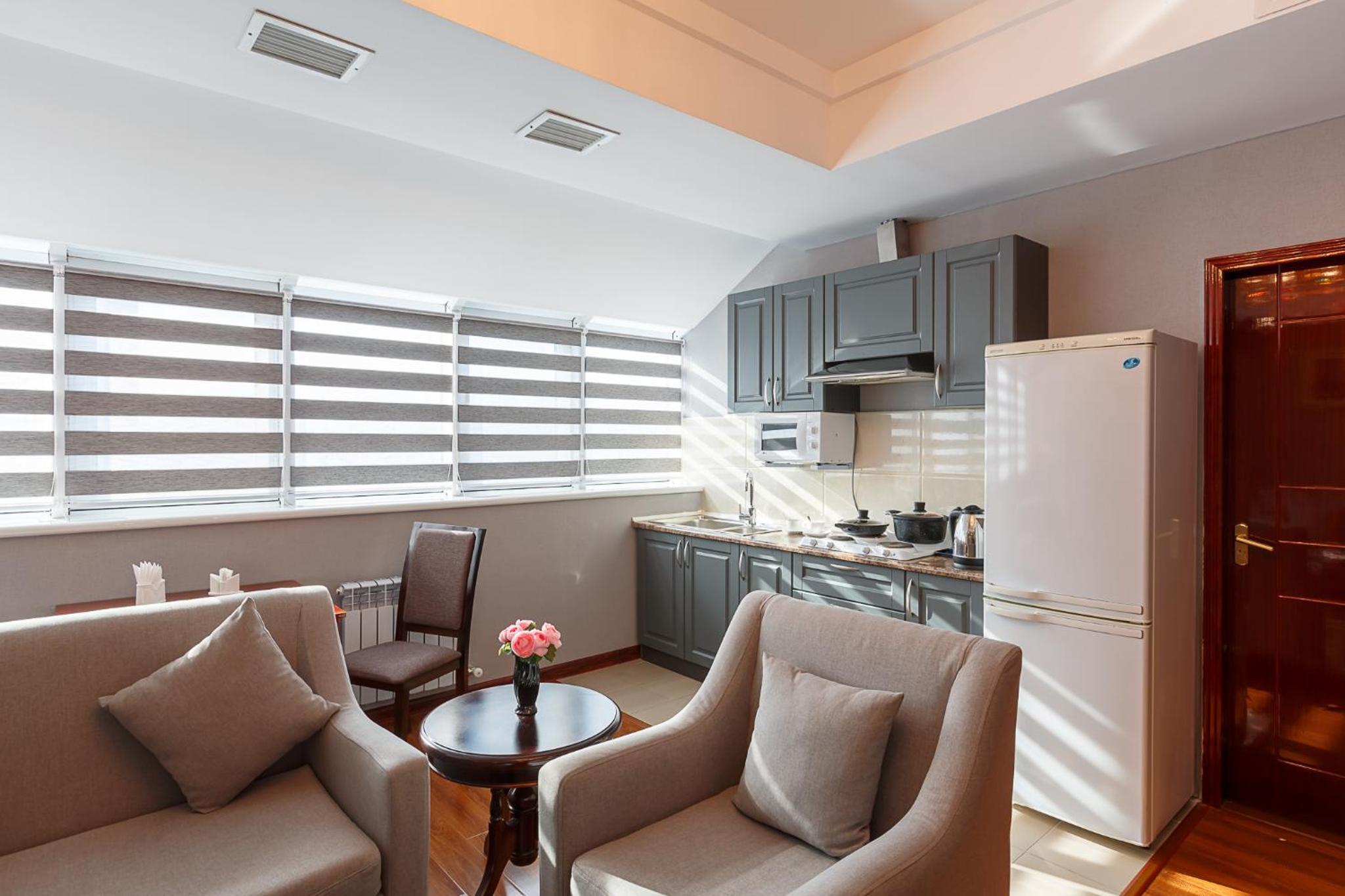 One-Bedroom Apartment With Double Bed And Living Room