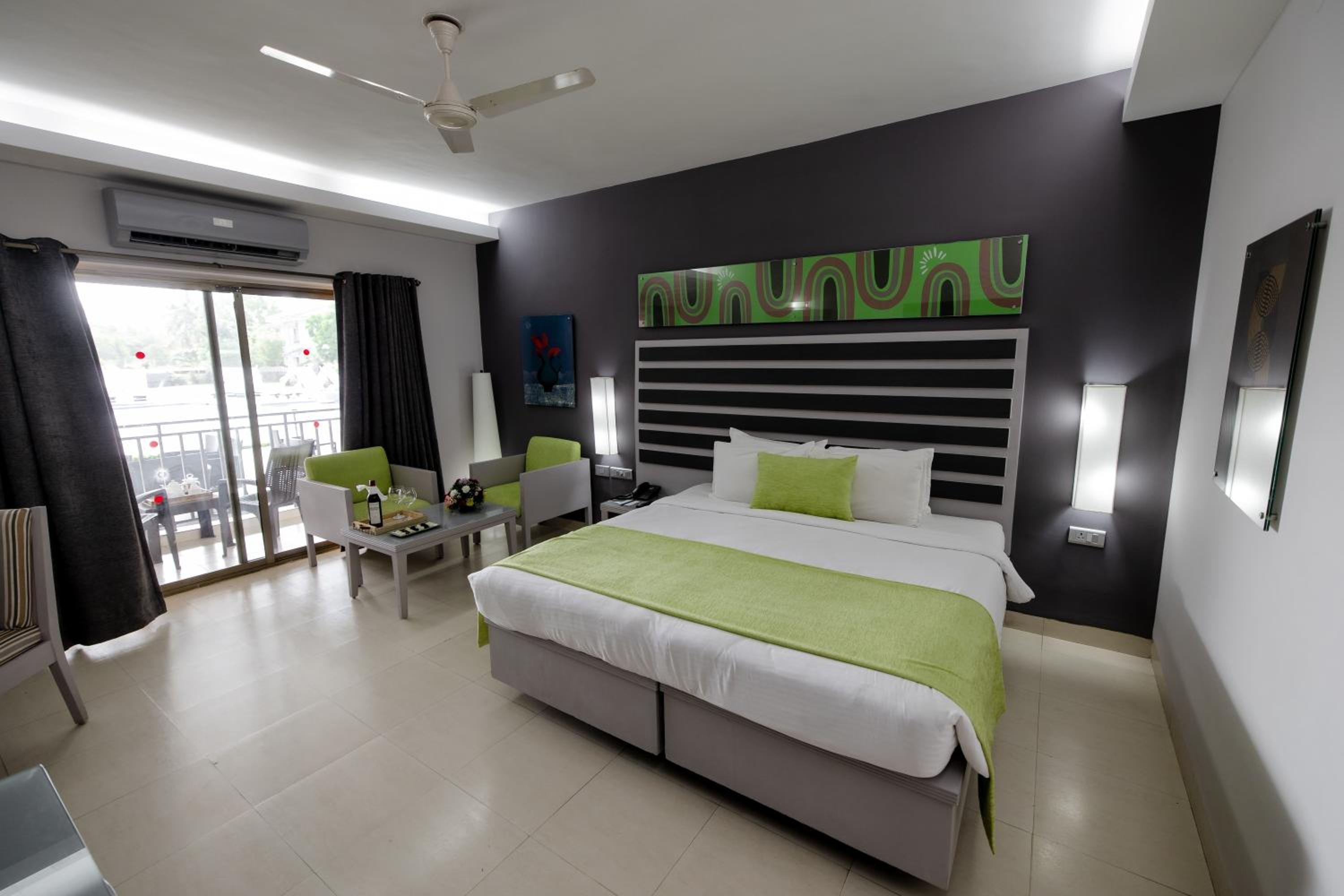 Deluxe Garden View room with Balcony