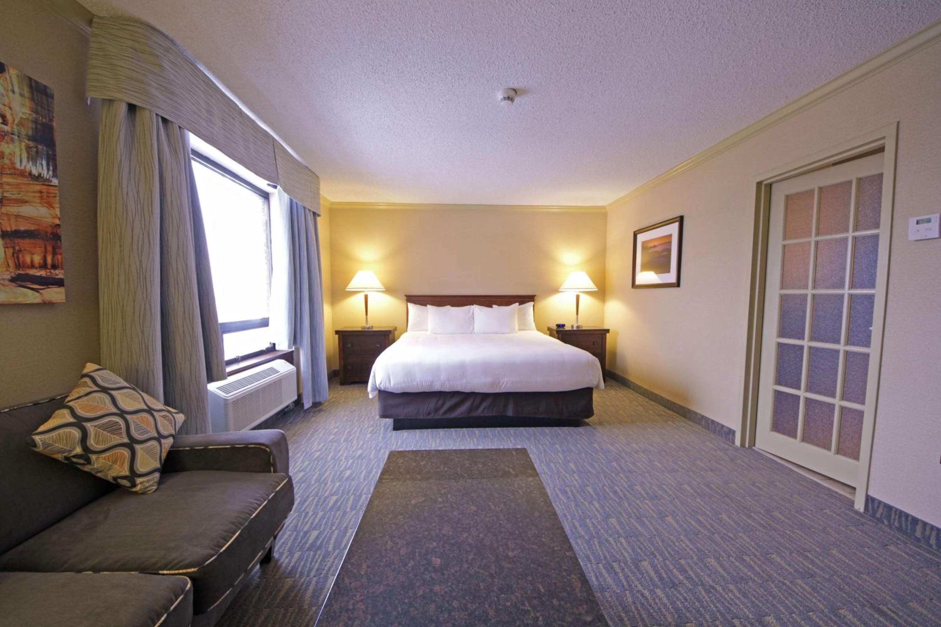 King Suite - Non-Smoking