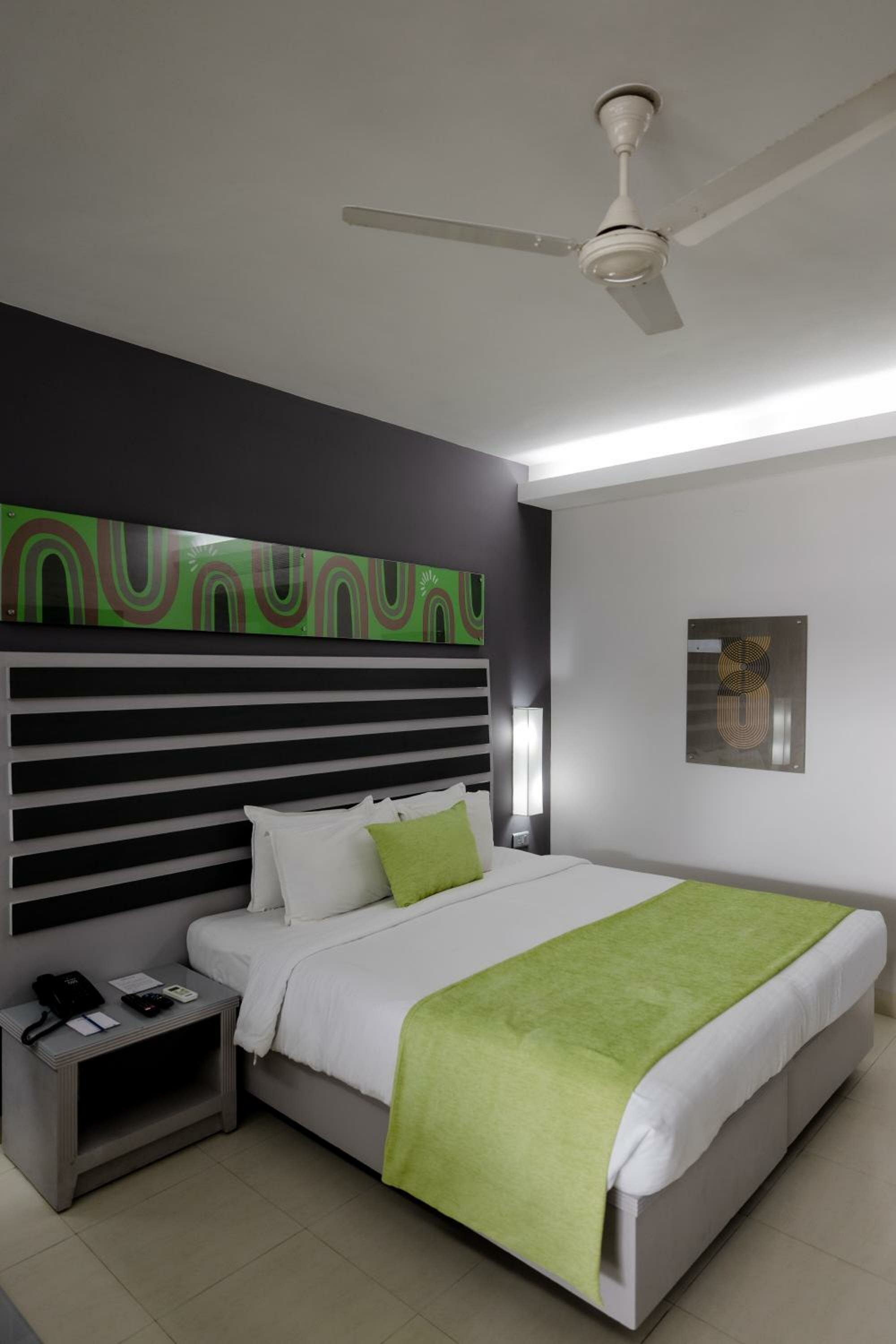 Luxury Garden View Suite with living room 