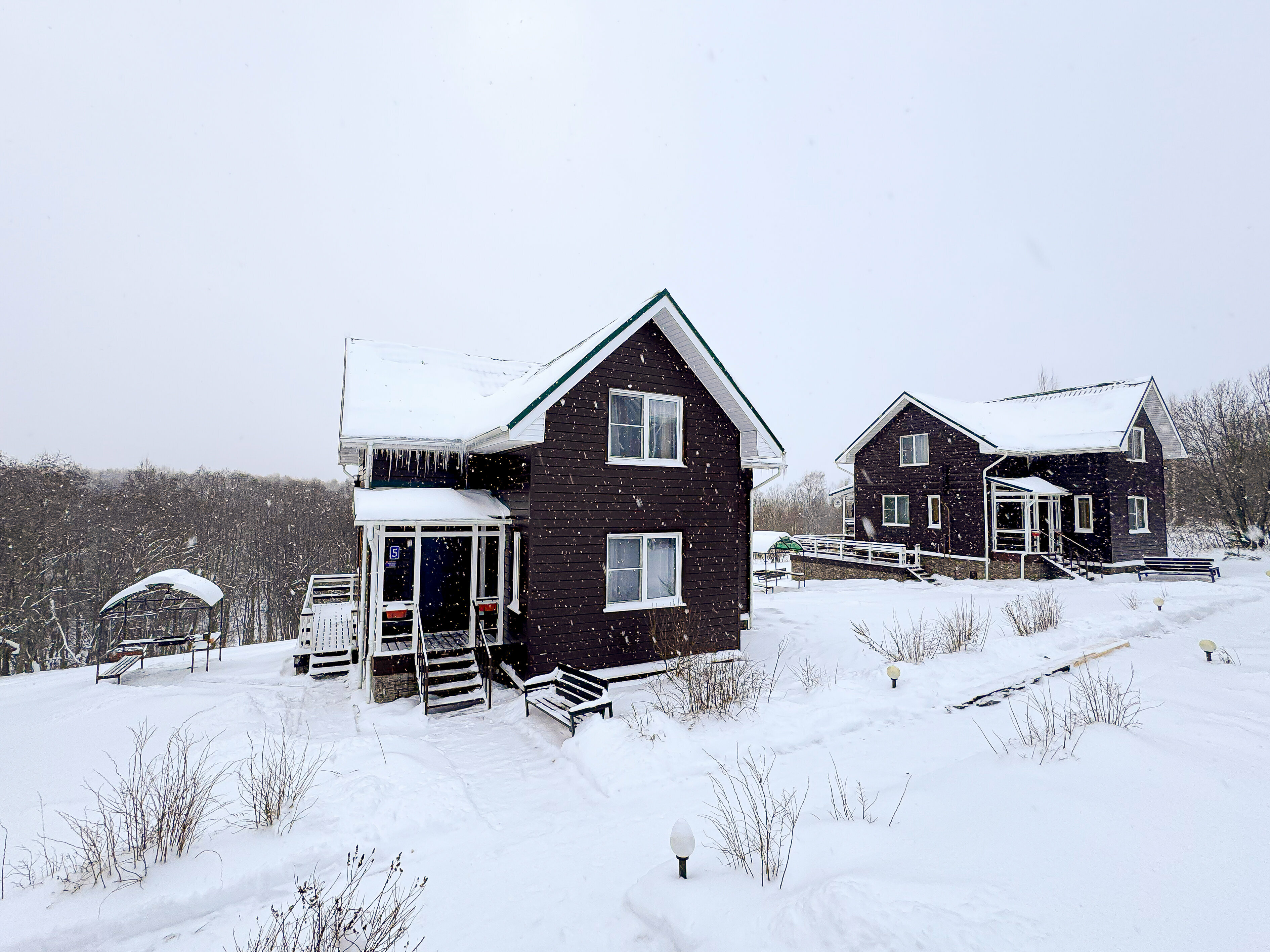 Коттедж улучшенный с мангальной зоной