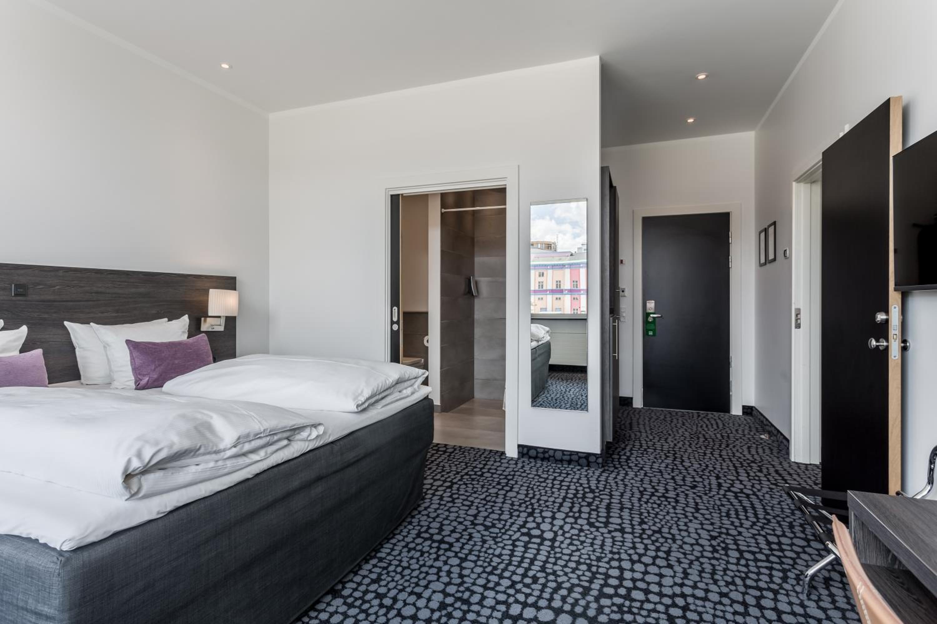 Superior King Room Six