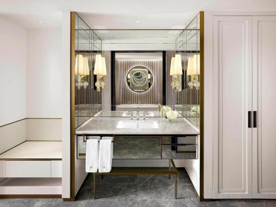 Luxury Lake King Room