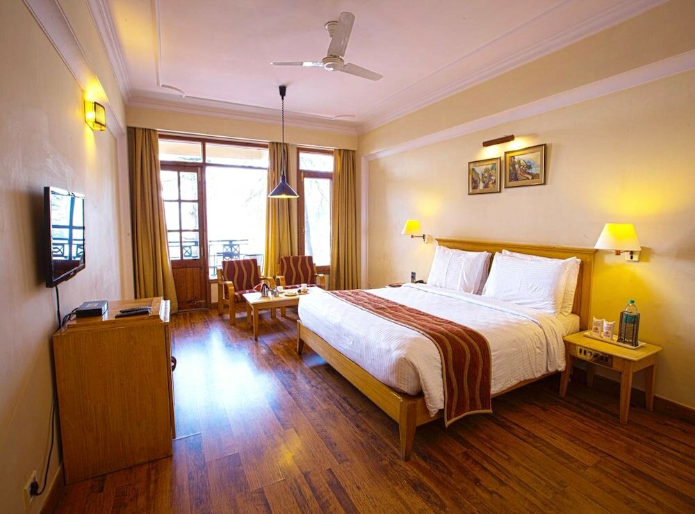 Super Deluxe Room with Small Balcony and Bathtub