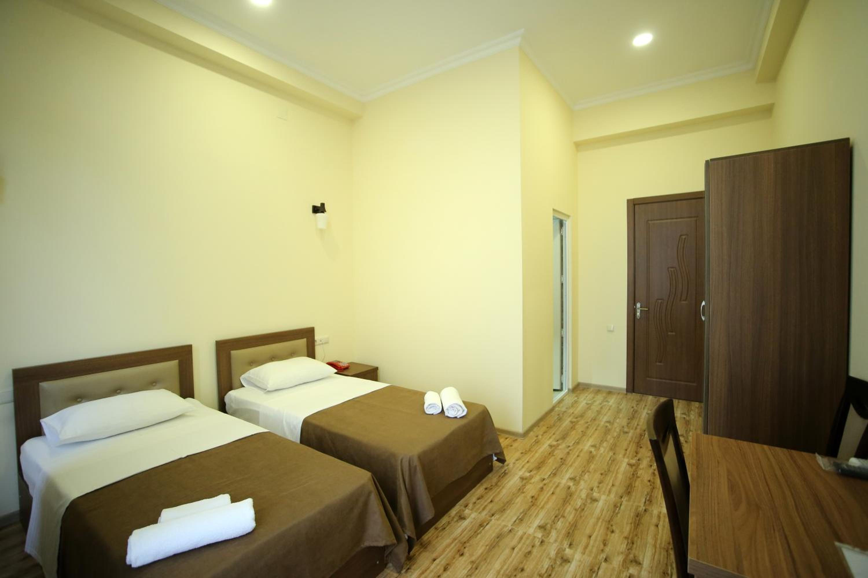 Twin Room with Shower