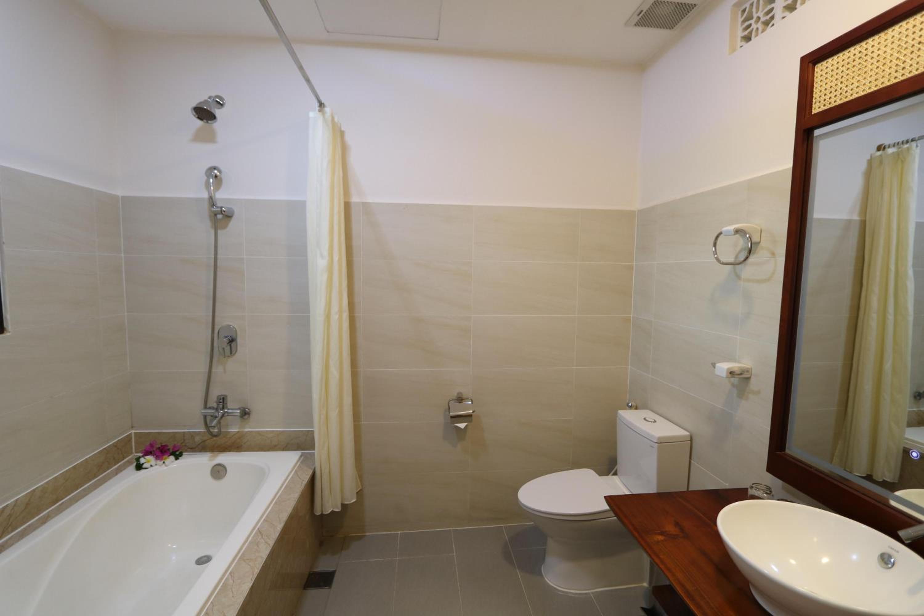 Seabreeze Deluxe with Private Balcony and Garden View