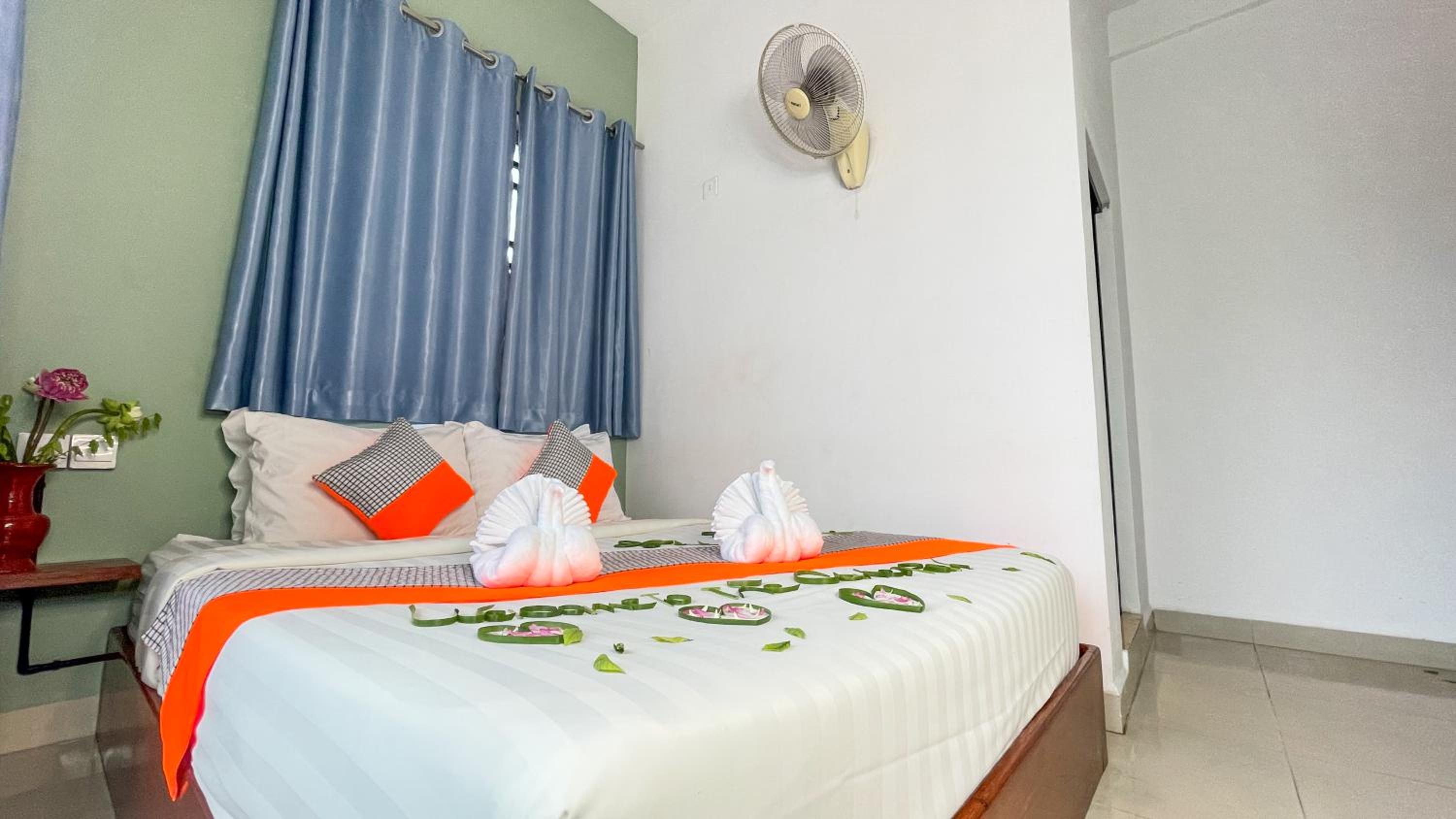 Deluxe Double With Balcony Pool View - Free Pickup