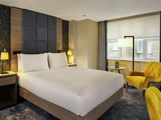 Deluxe Superior Queen Room