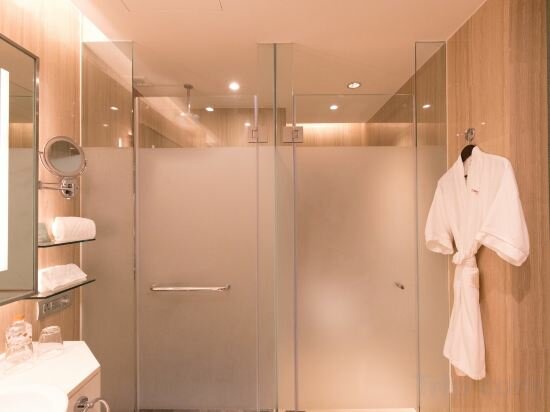 Deluxe Club Room King Bed