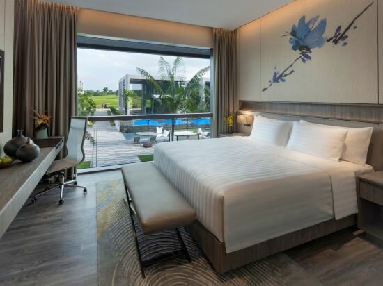 Deluxe Laguna Pool View King 