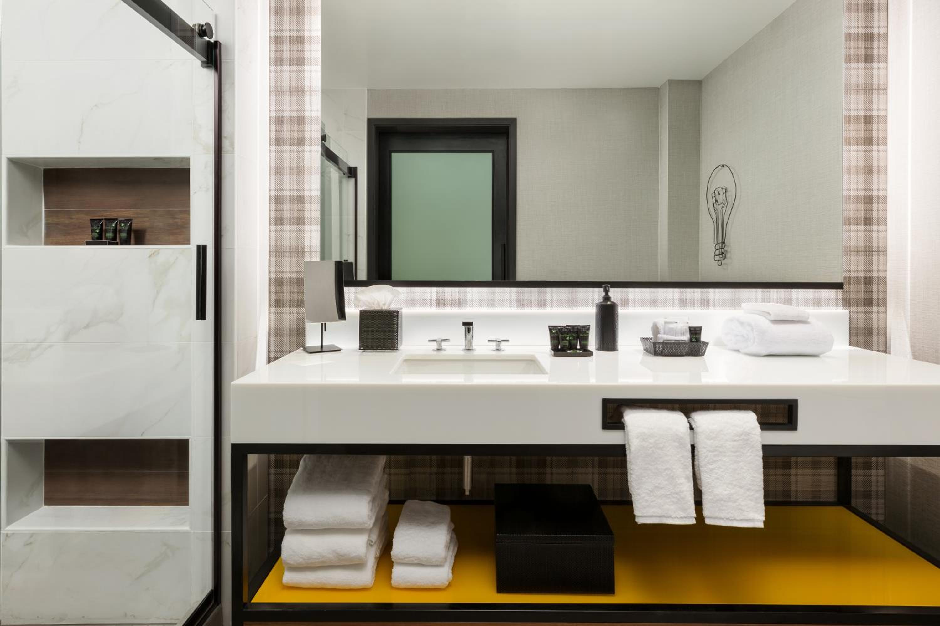 King Room with Accessible Shower - Disability Access