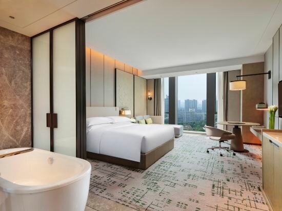 Executive Queen Room