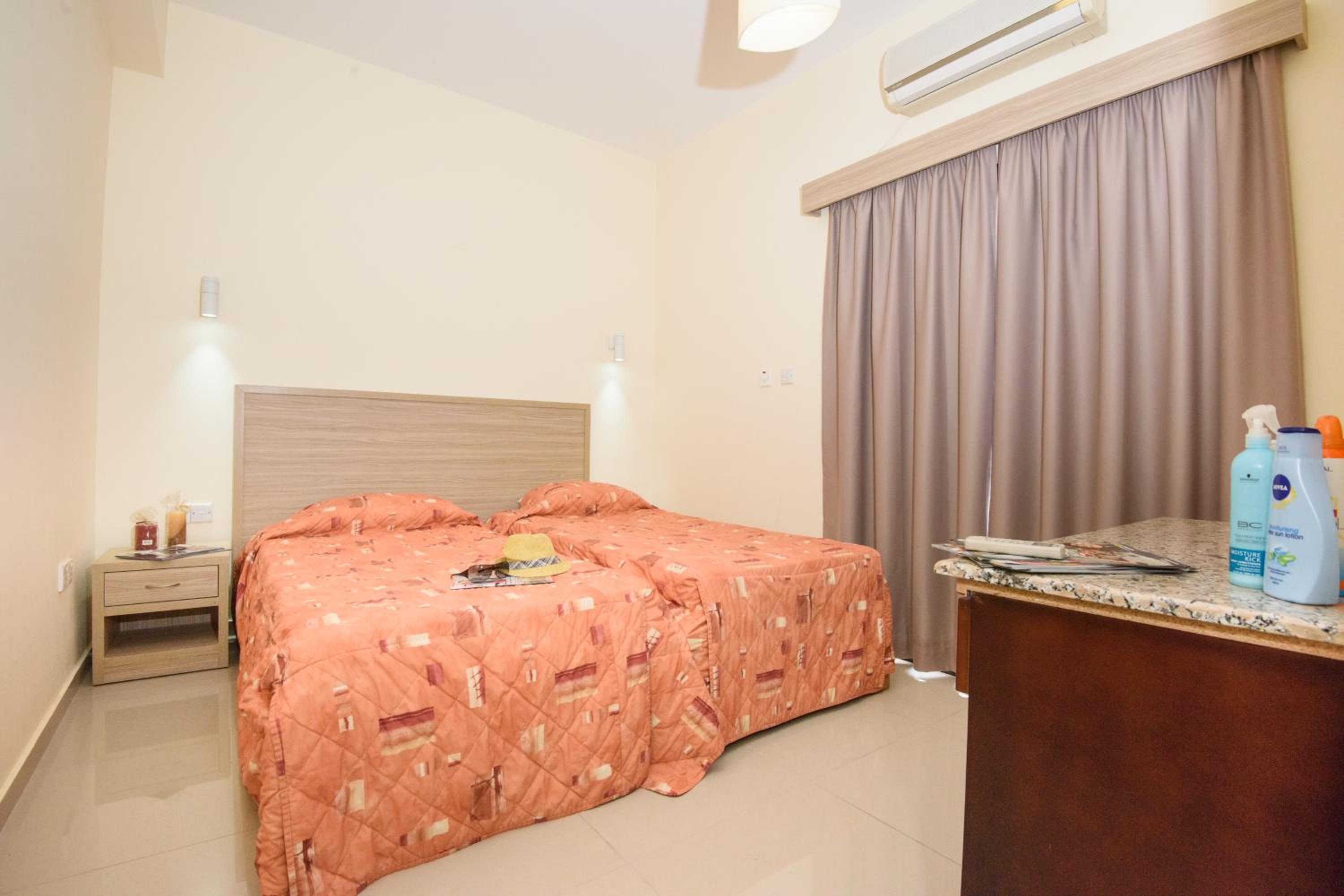 One-Bedroom Apartment - Annex