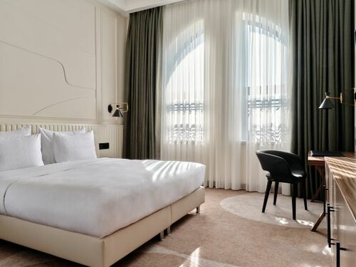 One-Bedroom Suite в Crowne Plaza