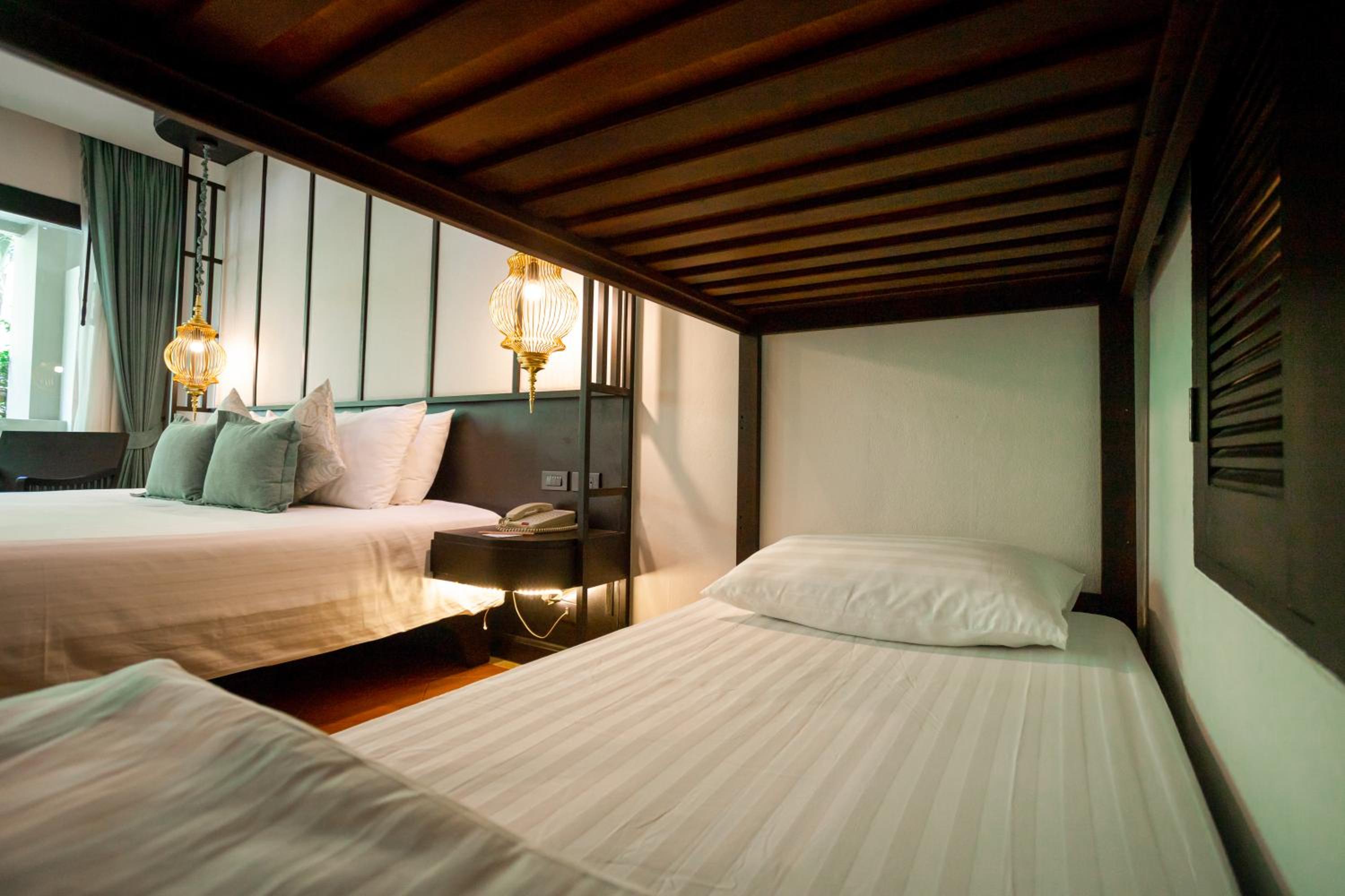 Deluxe Family Room (2 Adults + 2 Children)