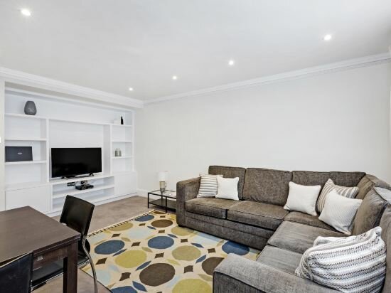 Superior One-Bedroom Apartment