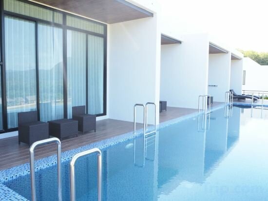 Deluxe Room with Pool Access