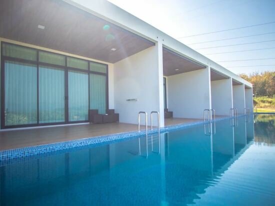 Deluxe Room with Pool Access