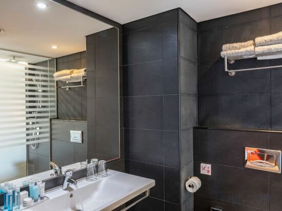 Garden Suite Pool Front