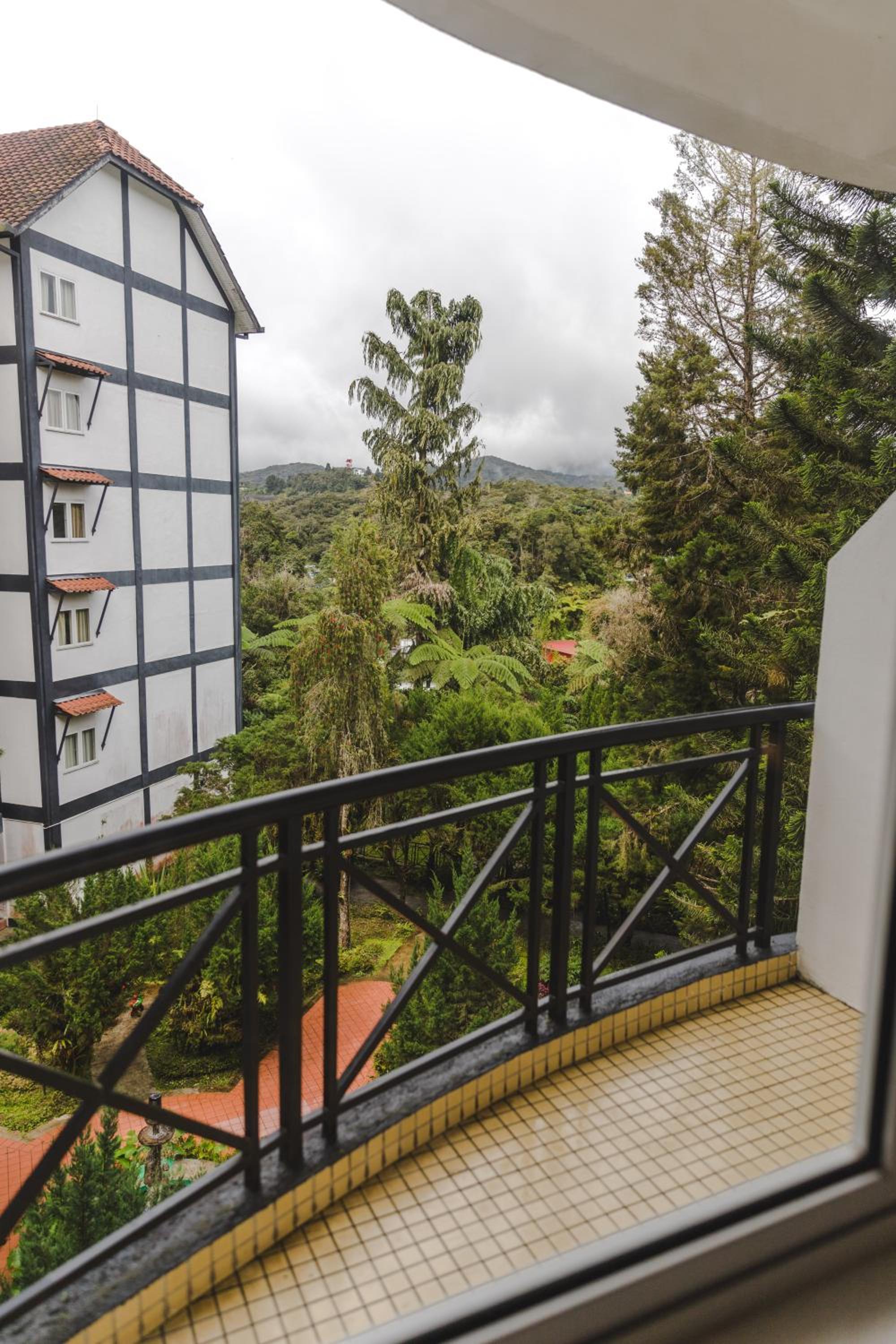 Twin Room with Shower