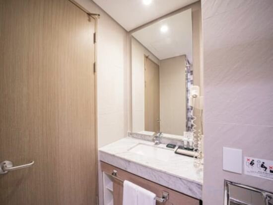 Business Twin Room No Window