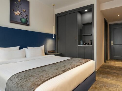Standard King Room With Balcony-Smoking в Ramada by Wyndham Tbilisi Old City