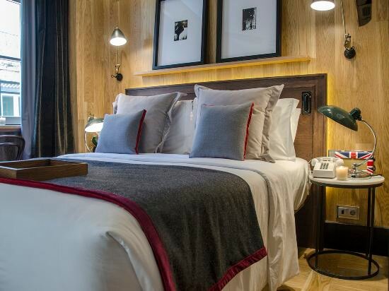 Small Room With Street View