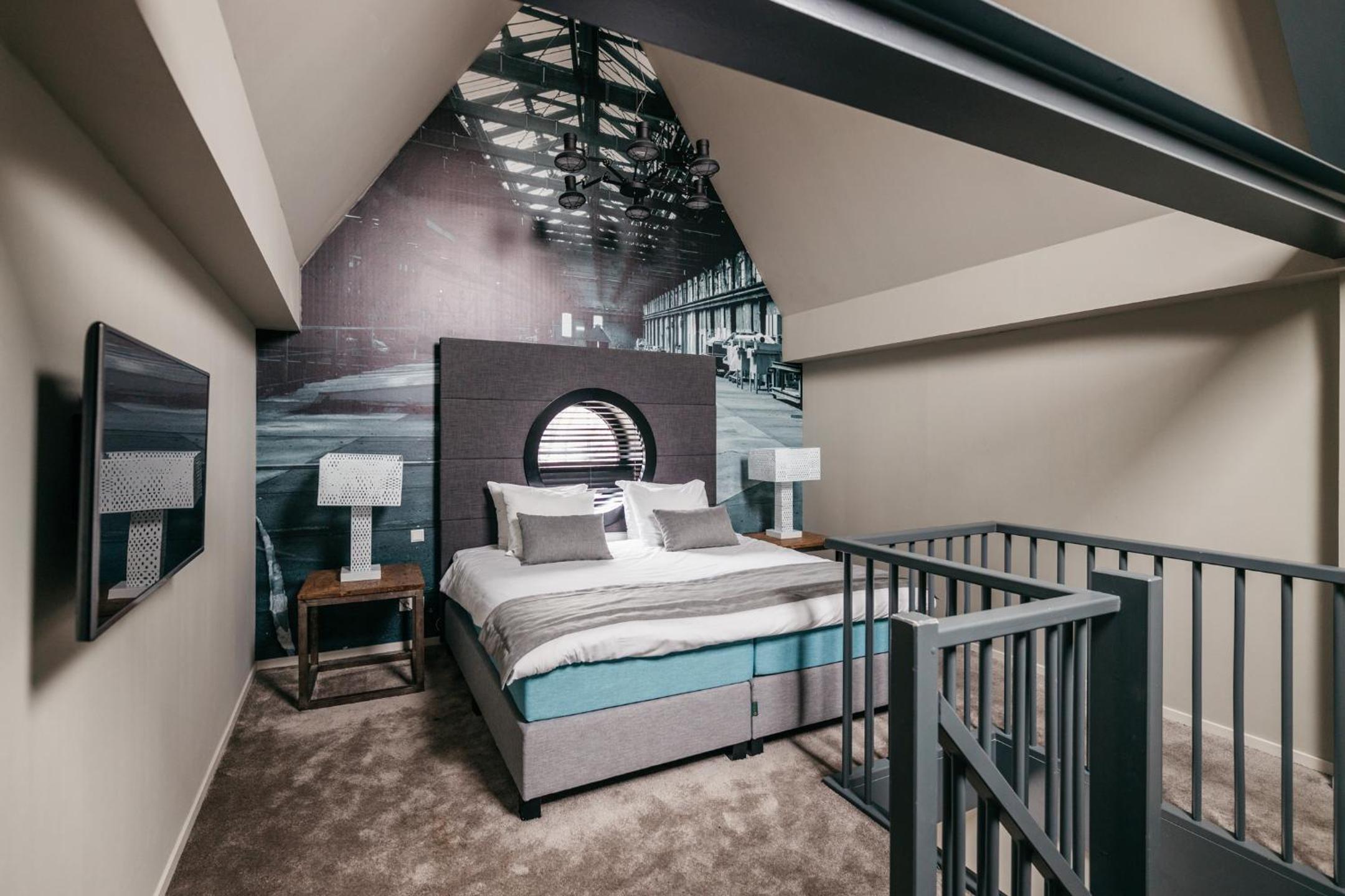 Extra Large Studio with Kitchen - Duplex