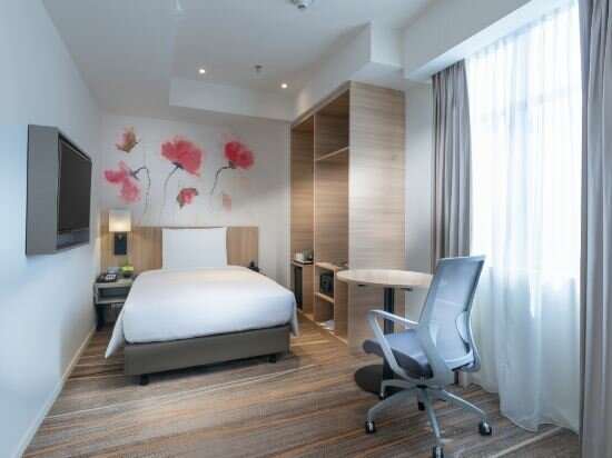 Single Guest Room With Twin Tower View