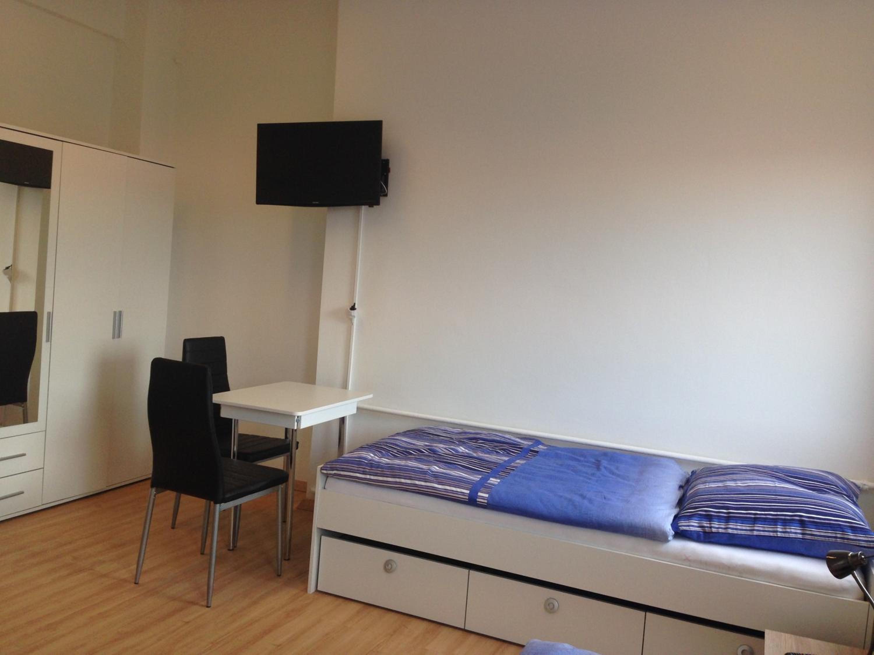 Budget Single Room with Shared Bathroom