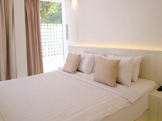 Seaside Deluxe (Studio)