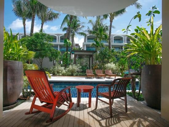 Family Room with Pool Access