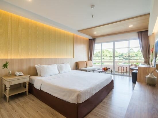 Deluxe Ocean Building (King Bed)