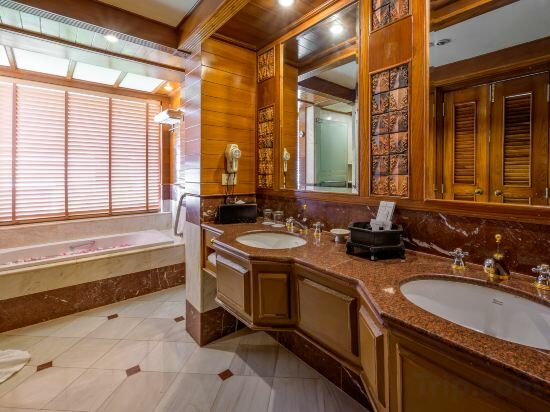 Family Seaview Two Bedroom Hillside Suite With Terrace Bathtub