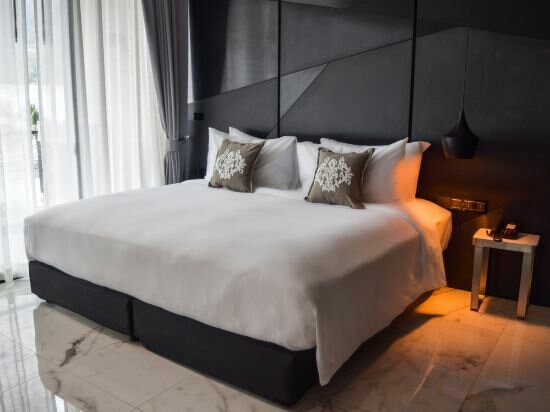 One-Bedroom Suite with Private Pool