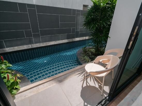 One Bedroom Deluxe Pool Access