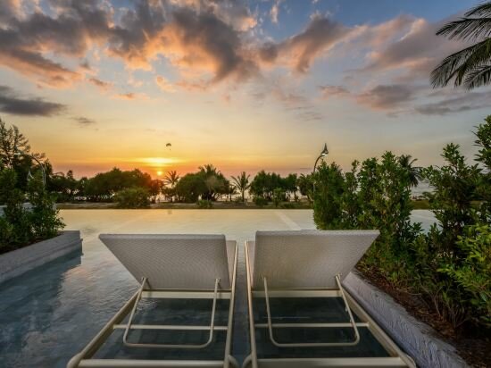 Seaview Infinity Pool 2-Bedroom Duplex Suite