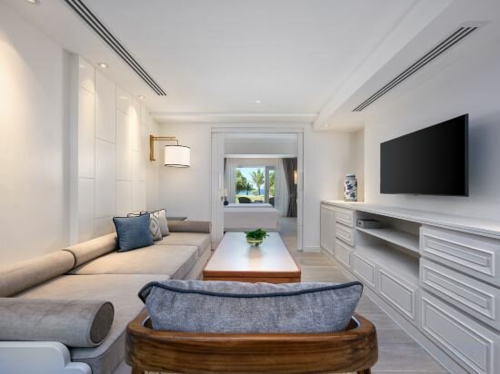 Seaview Infinity Pool 2-Bedroom Duplex Suite