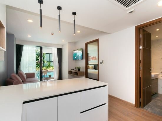 Junior Triple Suite Pool Access