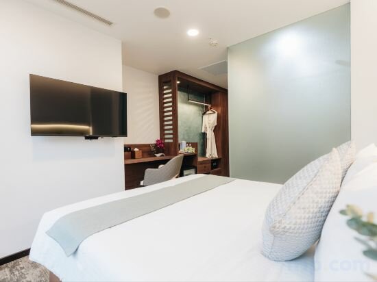 Classic Queen with Patio