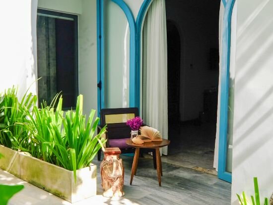 Family Pool Access Room