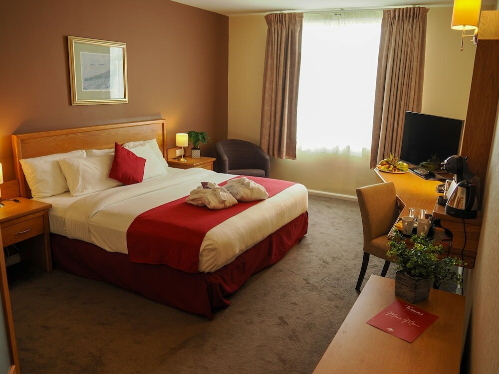 King Suite, 1 King Bed & Lounge with Sofa Bed