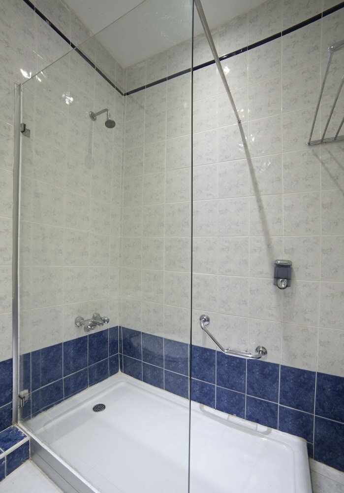 Internal Triple Room