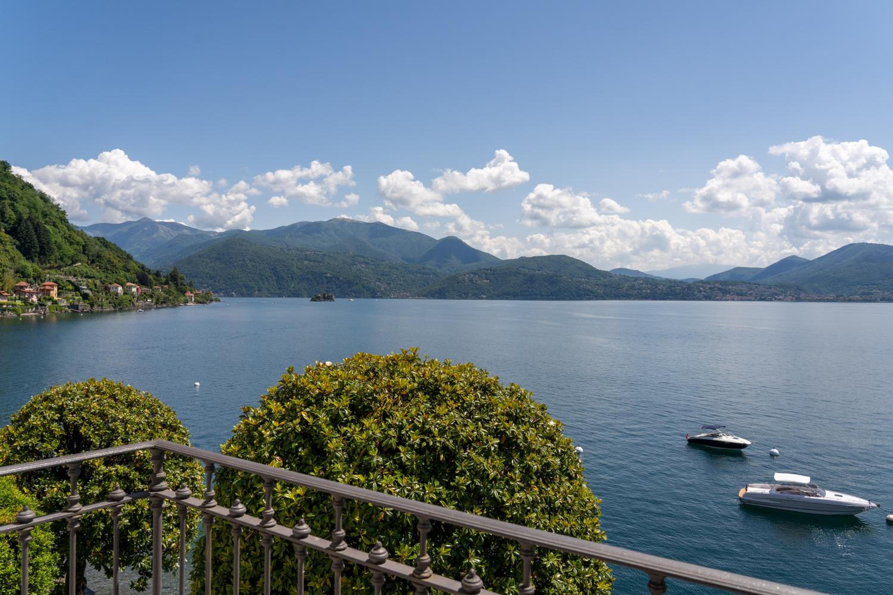 Corner Room with Lake View