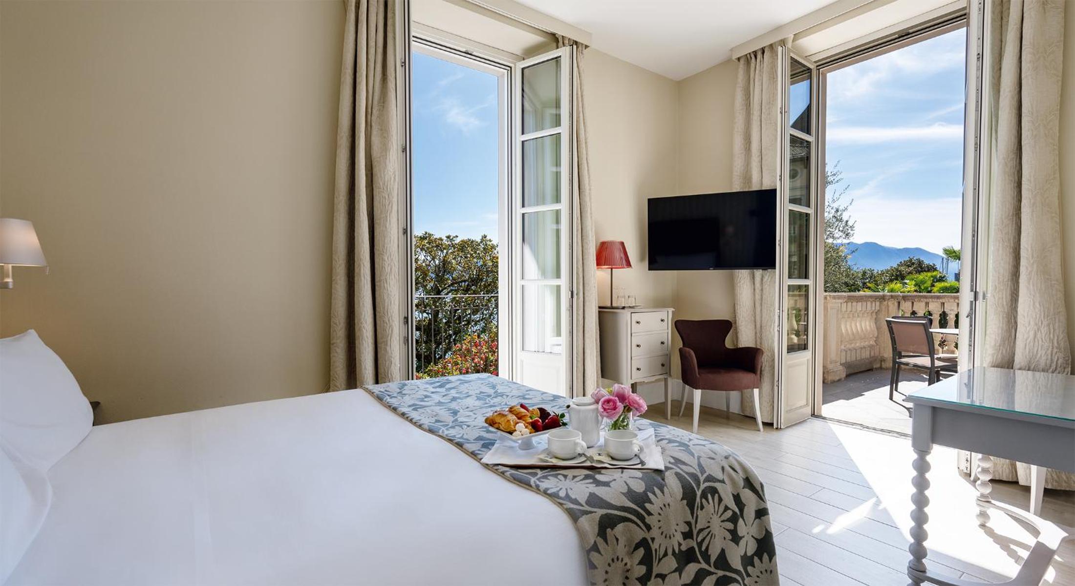 Corner Room with Lake View